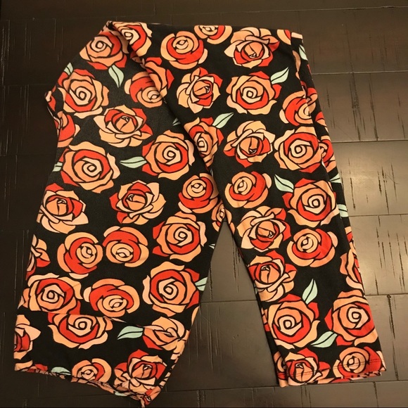 LuLaRoe Pants - LuLaRoe roses w/ black legging TC LuLaRoe Pants - LuLaRoe roses w/ black legging TC